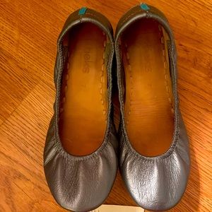 EUC Metallic Pewter Tieks; size 7